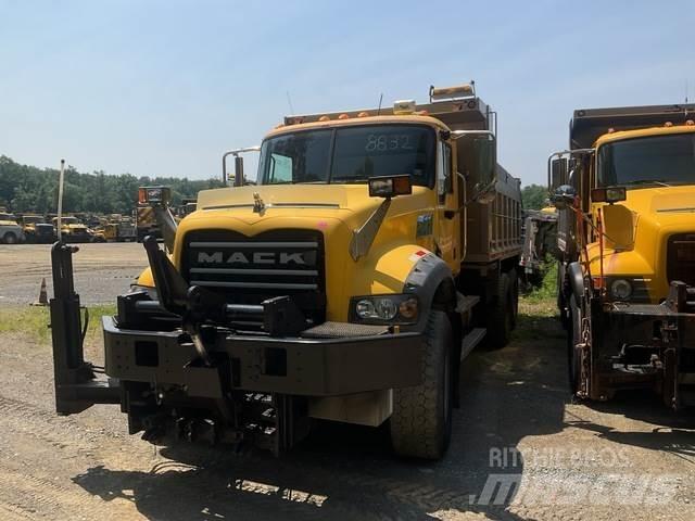 Mack 700 Snøploger- og skjær