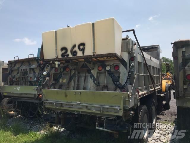Mack 700 Snøploger- og skjær