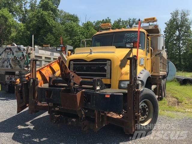 Mack 700 Snøploger- og skjær
