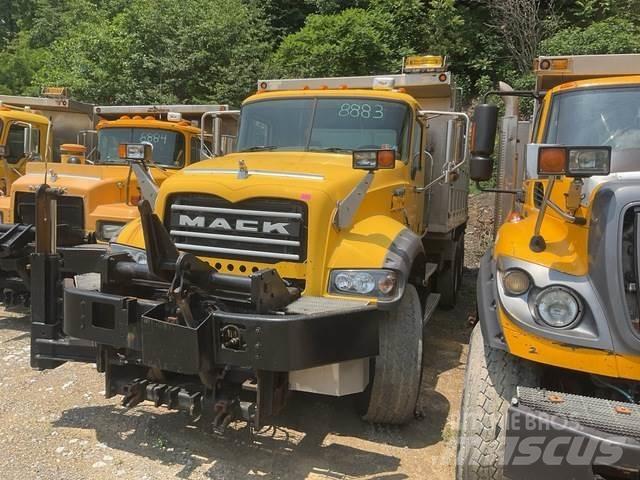 Mack 700 Snøploger- og skjær