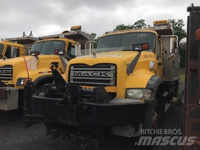 Mack 700 Snøploger- og skjær