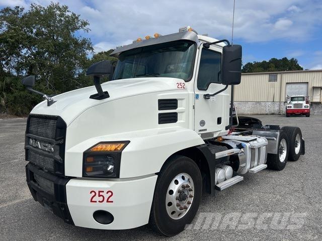 Mack AN64T Trekkvogner