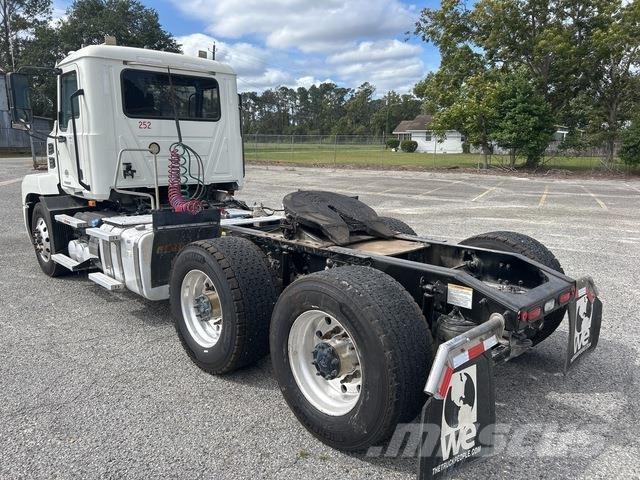 Mack AN64T Trekkvogner