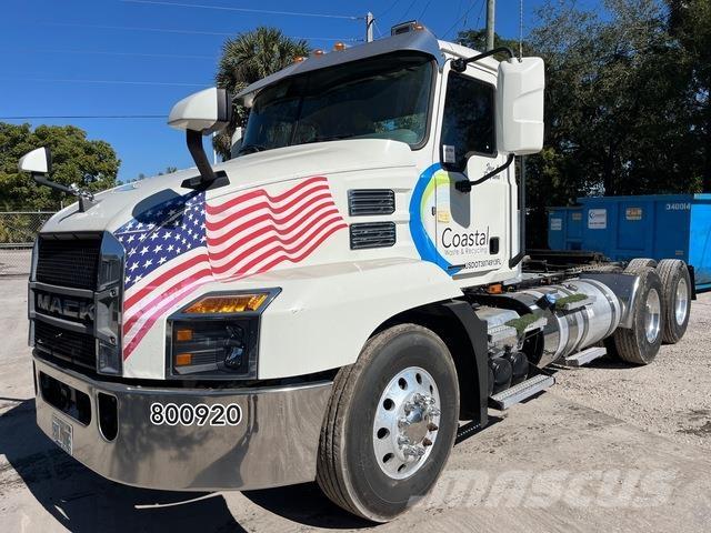 Mack Anthem Trekkvogner