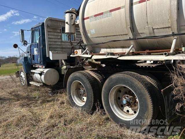 Mack CH613 Trekkvogner
