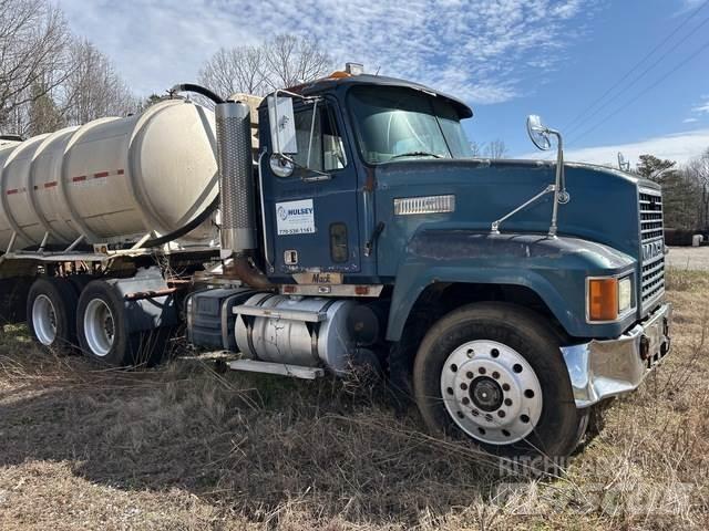 Mack CH613 Trekkvogner