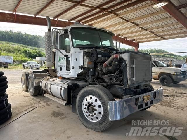 Mack CH613 Trekkvogner