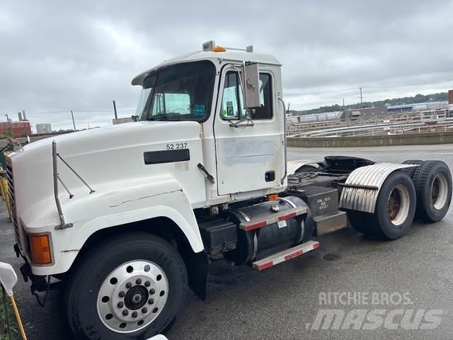 Mack CH613 Trekkvogner