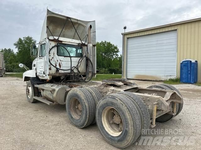 Mack CH613 Trekkvogner