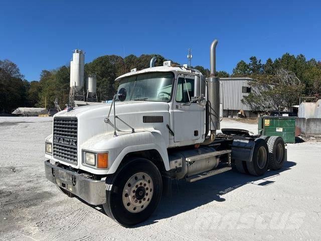 Mack CH613 Trekkvogner