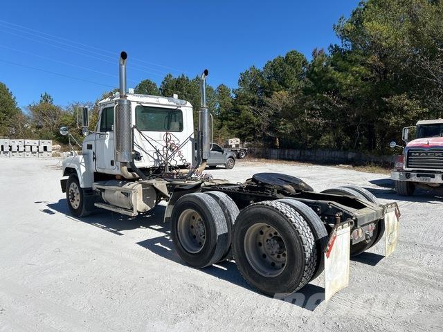 Mack CH613 Trekkvogner