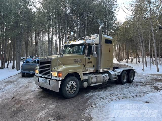 Mack CHN613 Trekkvogner