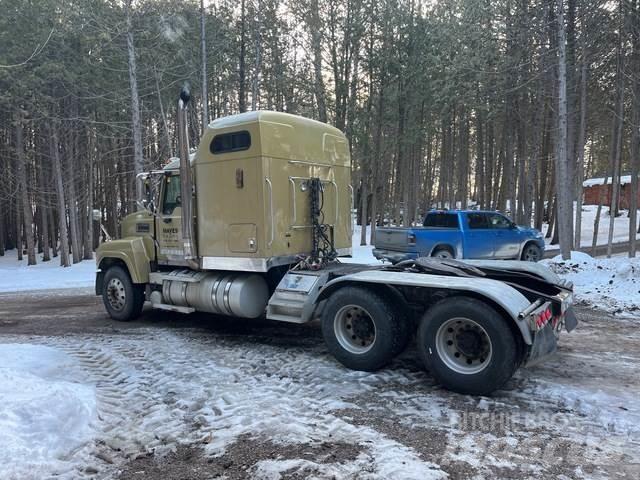 Mack CHN613 Trekkvogner