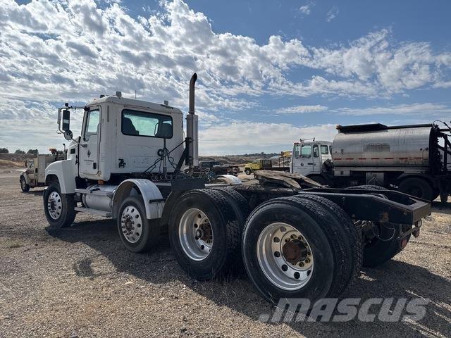 Mack CHN613 Trekkvogner
