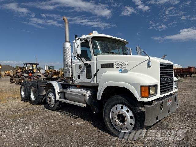 Mack CHN613 Trekkvogner