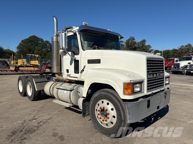 Mack CHN613 Trekkvogner