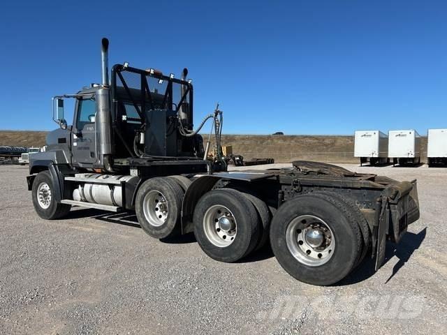 Mack CL713 Trekkvogner