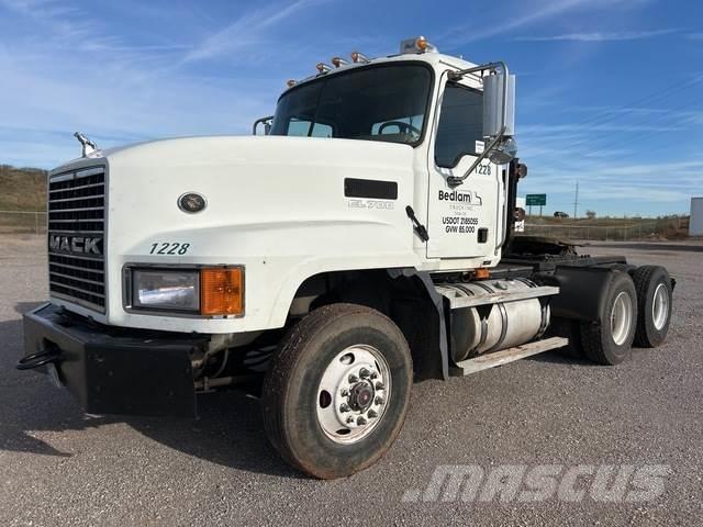 Mack CL733 Trekkvogner