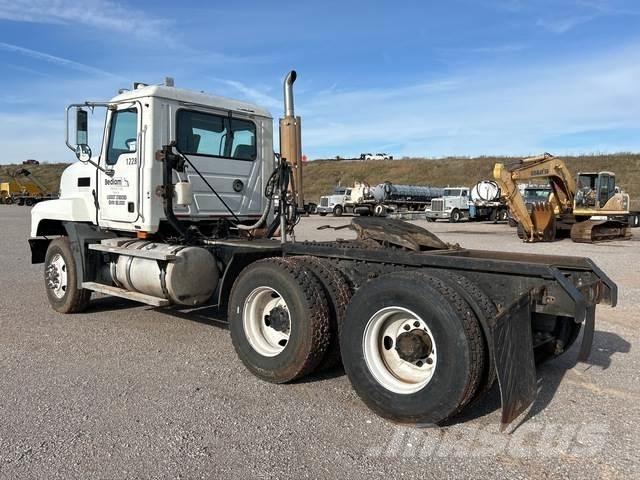 Mack CL733 Trekkvogner