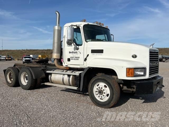 Mack CL733 Trekkvogner