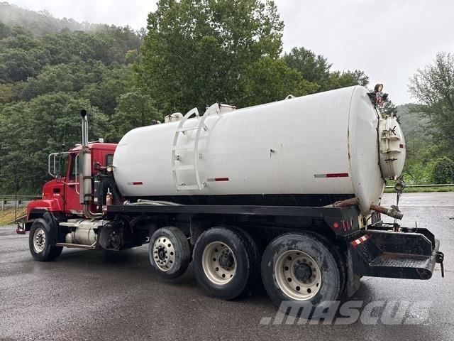 Mack CL733 Slamsugere
