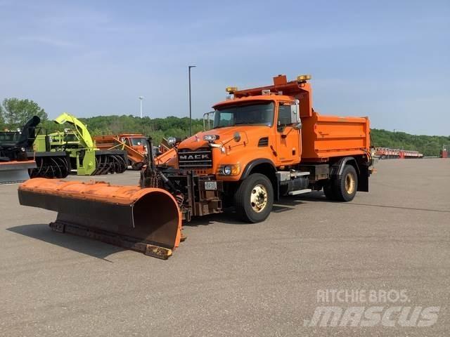 Mack CV700 Snøploger- og skjær