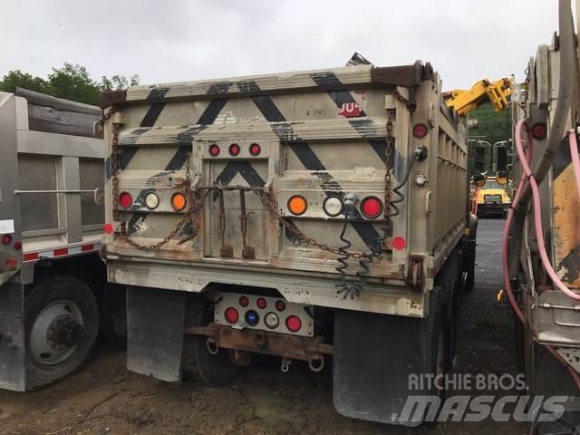 Mack CV700 Snøploger- og skjær