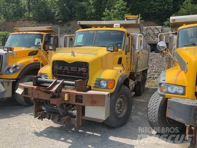 Mack CV700 Snøploger- og skjær