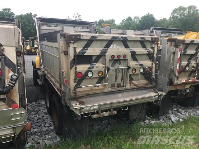 Mack CV700 Snøploger- og skjær