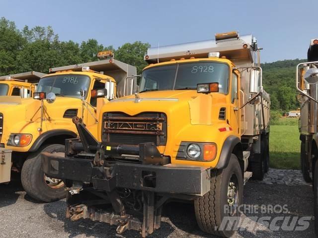 Mack CV700 Snøploger- og skjær