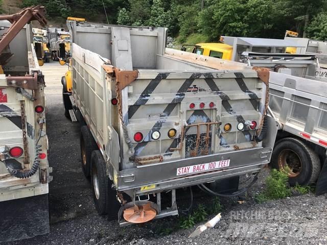 Mack CV700 Snøploger- og skjær