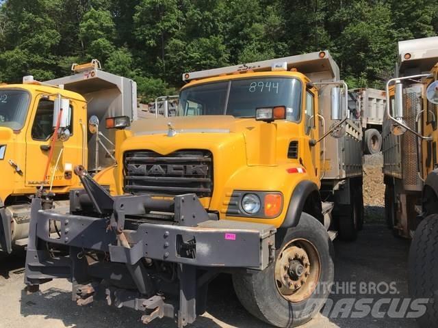Mack CV700 Snøploger- og skjær