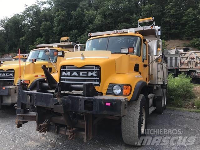 Mack CV700 Snøploger- og skjær