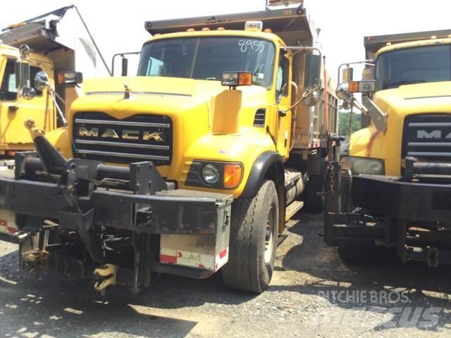 Mack CV700 Snøploger- og skjær