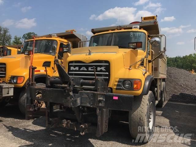 Mack CV700 Snøploger- og skjær