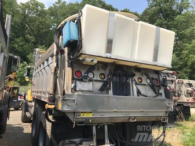 Mack CV700 Snøploger- og skjær