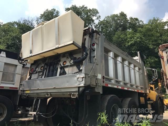 Mack CV700 Snøploger- og skjær