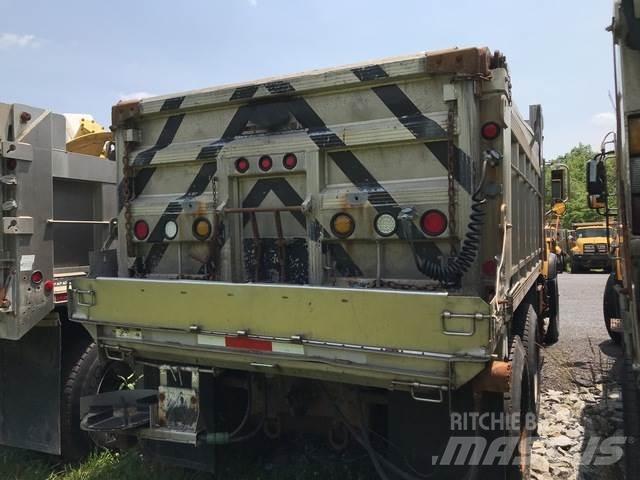 Mack CV700 Snøploger- og skjær