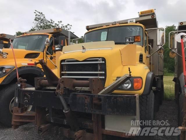 Mack CV700 Snøploger- og skjær