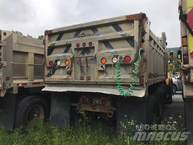 Mack CV700 Snøploger- og skjær