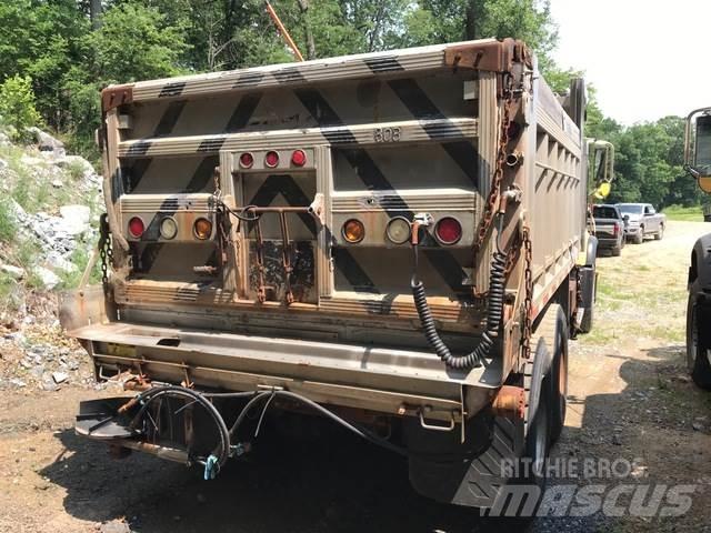 Mack CV700 Snøploger- og skjær