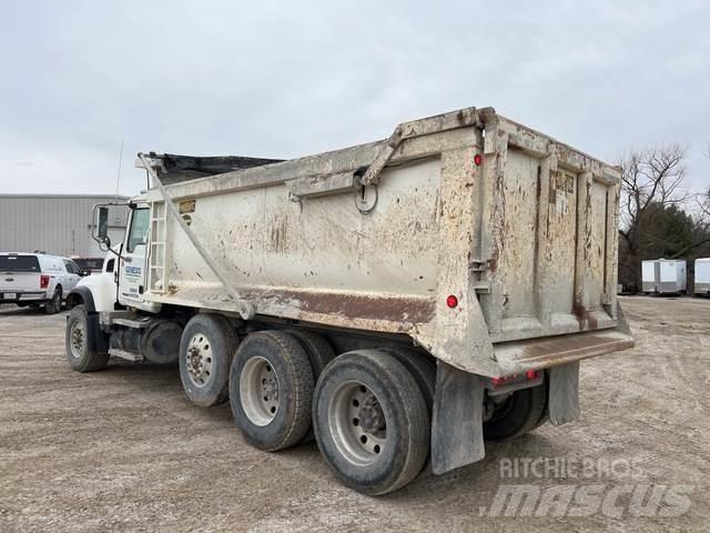 Mack CV713 Tippbil