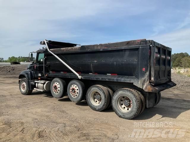 Mack CV713 Tippbil