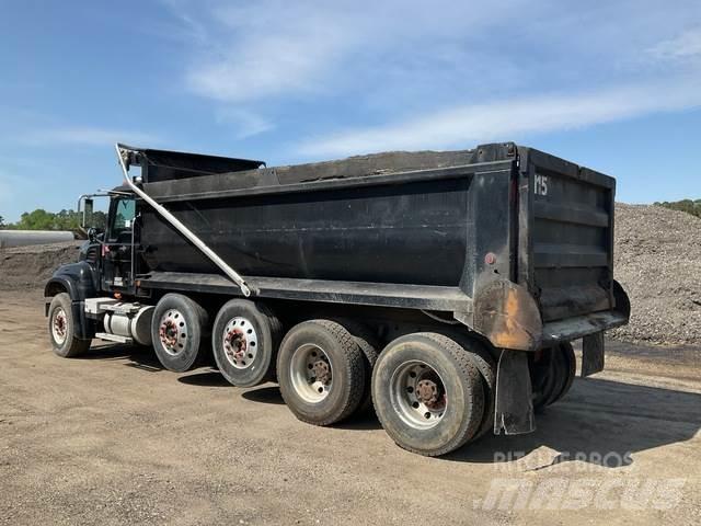 Mack CV713 Tippbil