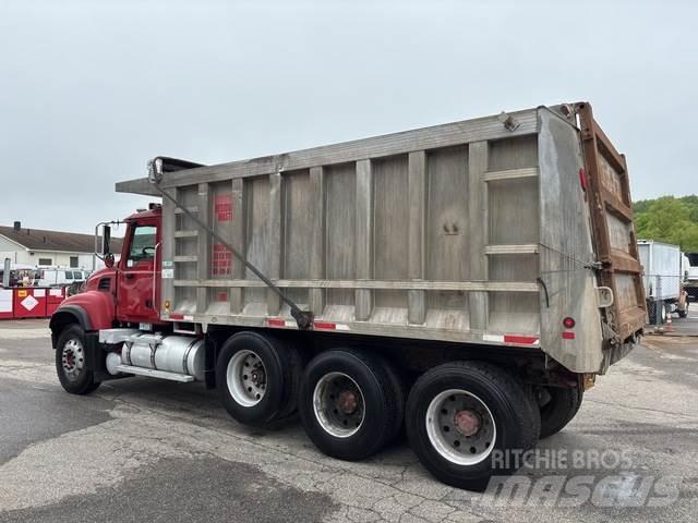 Mack CV713 Tippbil