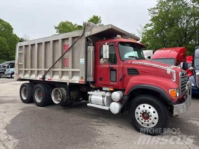 Mack CV713 Tippbil