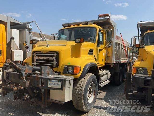 Mack CV713 Snøploger- og skjær
