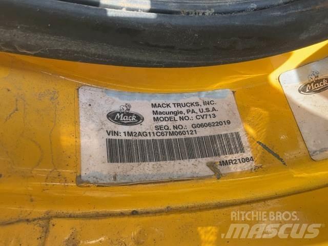 Mack CV713 Snøploger- og skjær