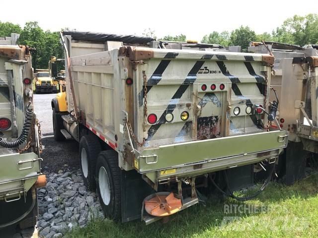 Mack CV713 Snøploger- og skjær