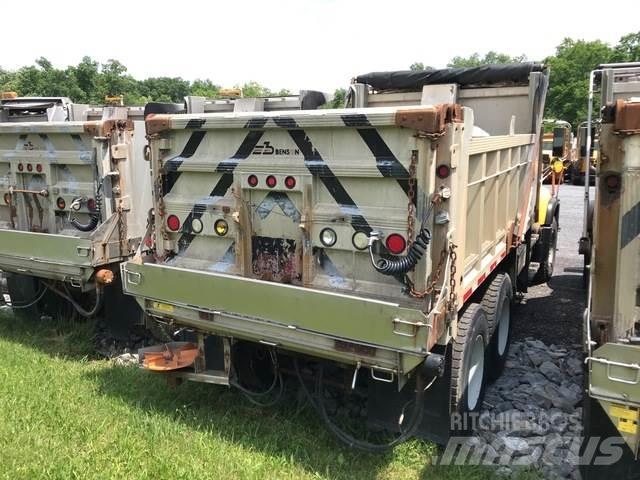 Mack CV713 Snøploger- og skjær